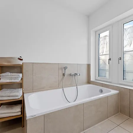 Illler Homes Moderne Fewos Fuer Bis Zu 7 Pers Mit Kueche & Parkplaetzen, Teilweise Mit Terrasse * 메밍겐