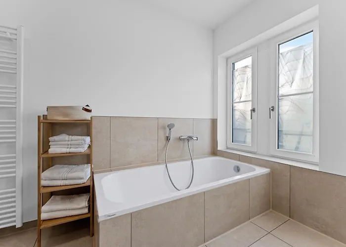 Illler Homes Memmingen Moderne Fewos Fuer Bis Zu 7 Pers Mit Kueche & Parkplaetzen, Teilweise Mit Terrasse * Memmingen